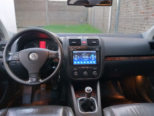 Imagen 8 de 8 de Volkswagen Vento 2.5 Luxury Wood 2007