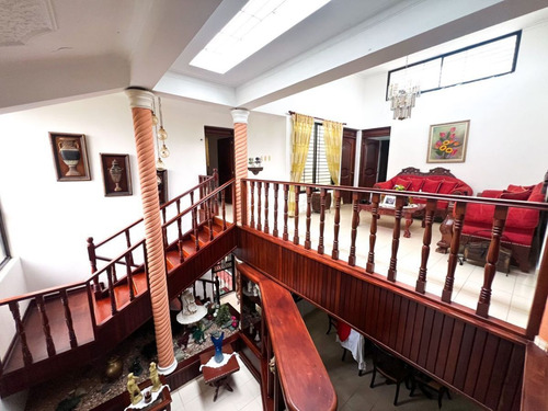 Villa En Venta De 6 Habs Con Enorme Piscina En San Francisco De Macoris