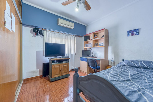 Venta Casa 5 Dormitorios En Boedo Cochera Patio