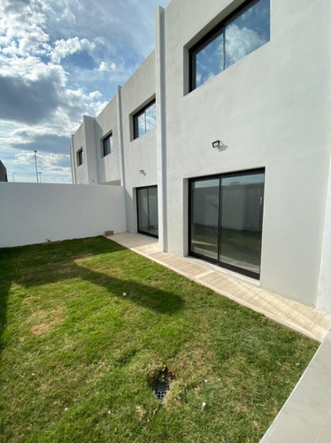 Imagen 14 de 16 de San Ignacio Village, Duplex En Venta De 3 Dormitorios, Galería, Asador, Cochera