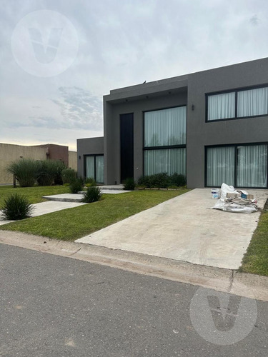Casa En Venta - Barrio Don Joaquin
