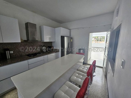 Daniela Linarez Vende Apartamentos Completamente Remodelado Con Amplios Espacios En El Centro Oeste De Barquisimeto Con Acabados Modernos Y Todos Los Servicios Basicos