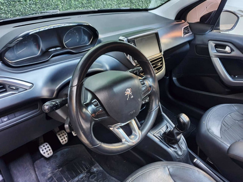 Imagen 10 de 18 de Peugeot 208 2015 1.6 Feline Pack Cuir