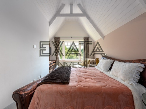 Imagem 22 de 30 de Campos Do Jordão, Casa Em Condomínio Com 5 Suítes 4 Na Parte Superior E 1 Na Parte Inferior, Sendo A Master Com Closet E Banheira De Hidro, Cozinha Com Sala Almoço E Café - Ca00956 - 70995531