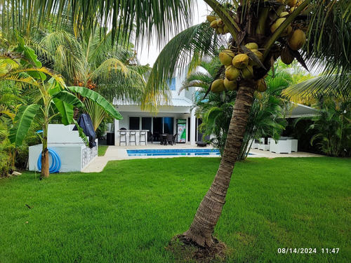 Villa En Playa Nueva Romana Amueblada De 3 Habitaciones Patio Con Matas De Cocos