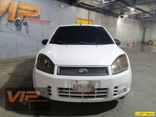 Imagen 2 de 12 de Ford Fiesta Max Sincronico