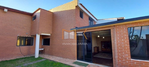 Imagen 2 de 18 de Mk Inmobiliaria Vende Town House En Llano Alto.urb Los Eucaliptos/04143995167mirtha De Freitas