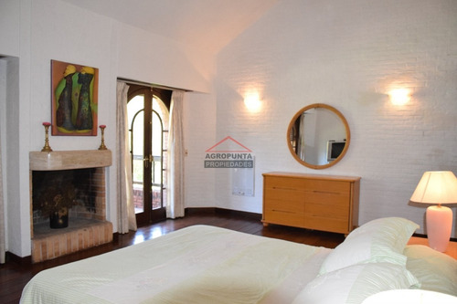 Casa En , 4 Dormitorios *- Ref: 4776