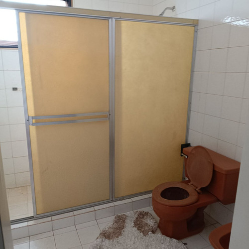 Se Vende Casa En La Calle Junin De Anaco, Con Un Amplio Terreno De 1693 Metros Cuadrados. (a.p)