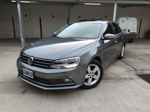Imagen 8 de 10 de Volkswagen Vento 2.5 Luxury 170cv Tiptronic 2015