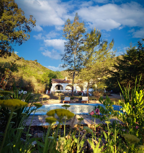 Casa Al Pie De La Montaña Del Cristo