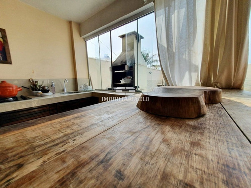 Sobrado Com Piscina. Possui 3 Dormitórios, 3 Banheiros, Cozinha, Sala, Garagem Fechada E Área De Lazer. - 4370