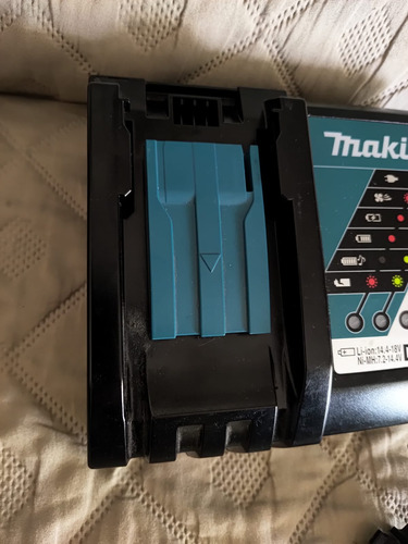 Carregador Bateria Makita 7.2v-18v Dc18rc - 110v (sem Caixa)