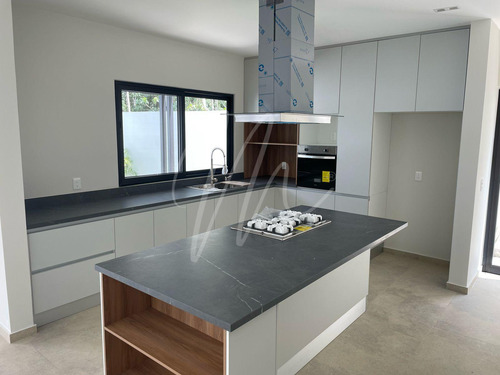 Casa En Pre Venta En Cancun, Residencial Via Cumbres