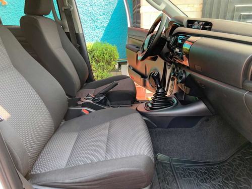 Imagen 9 de 15 de Toyota Hilux 2019 2.7 Cabina Doble Sr Mt