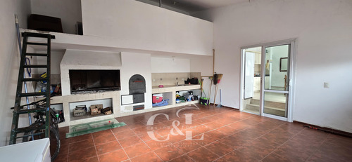 Venta Casa De 2 Dormitorios Con Piscina En Miguel Muñoz