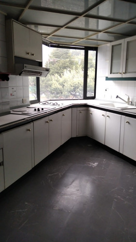 Imagen 5 de 12 de Vendo D Oportunidad Departamento 245 M2 $.880/m2.super Lujo Acabados Europa. El Bosque (bajo). Vistas Unicas. Seguridad. 2 Garages Cubiertos Y Bodega. Copropiedad 840 M2 Parque Privado Bbq . Y Mas...