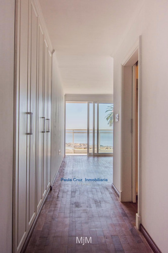 Apartamento En Venta De 3 Dormitorios En Rambla De Punta Carretas