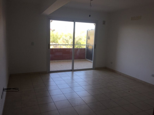 Imagen 8 de 12 de Venta - Departamento 2 Ambientes Con Cochera Acepta Lote En Parte De Pago!