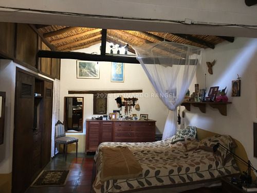 Se Vende Bella Finca De 10 Hectáreas Con Casa Colonial En Cacute Sector Santa Elena, Mérida.