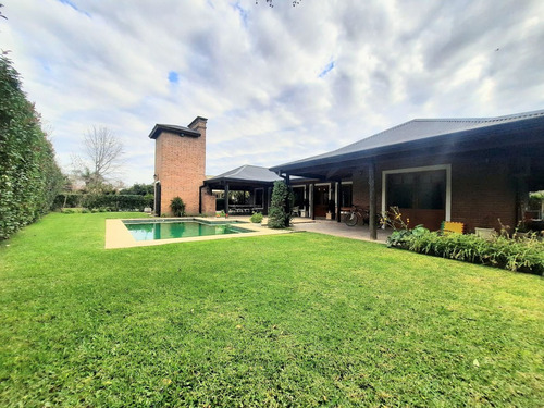 Venta Casa 4 Ambientes La Concepción Con Pileta