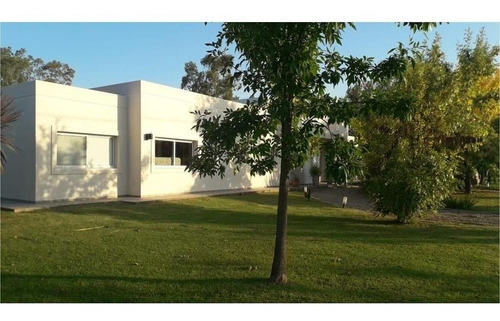 Imagen 3 de 22 de Casa Minimalista 5 Amb. Sobre 2800 M2 Fincas De San Vicente