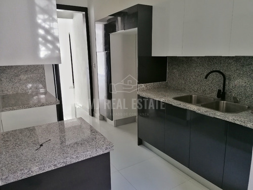 Imagen 5 de 13 de Apartamento En Bella Vista 2do Nivel 3 Habitaciones + 3 Aprqueos + Area Social