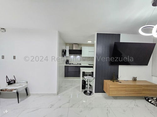 Apartamento (remodelado) En Venta En Urb. Base Aragua. 24-22578 Cm