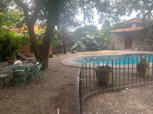 Casa Sola En Tlaltenango, Cuernavaca, Morelos.
