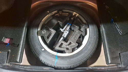 Toyota Camry 2.5 XLE L4 6AT