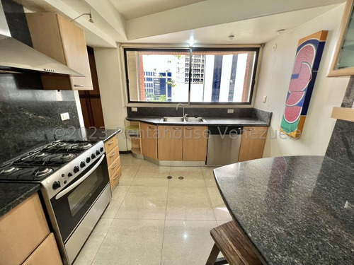 Se Ofrece En Venta Acogedor Y Extraordinario Penthouse Ubicado En Campo Alegre