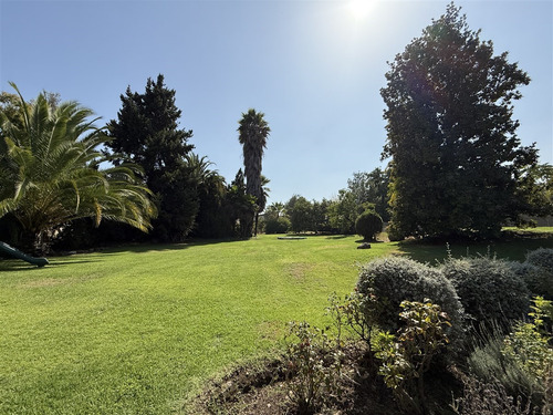 Casa En Venta De 6 Dorm. En La Reina