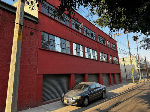 Bodega Comercial Sobre Av. Oceanía