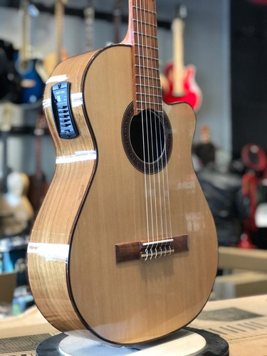 Imagen 2 de 4 de Guitarra Criolla Fonseca 40kec Con Ecualizador Y Corte