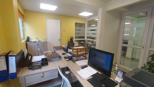 Ofi Semi Amoblada En Arriendo + 1 Est Metro Los Leones
