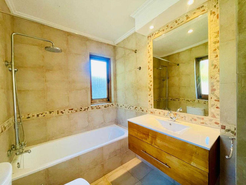 Deslumbrante Casa En Consolidado Condominio (95941)