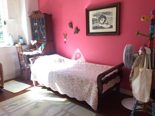 Imagem 24 de 29 de Maravilhosa Casa Em Rua Nobre Da Gávea, Com 5 Quartos, 3 Vagas, Jardim E Linda Área Externa! - 36910