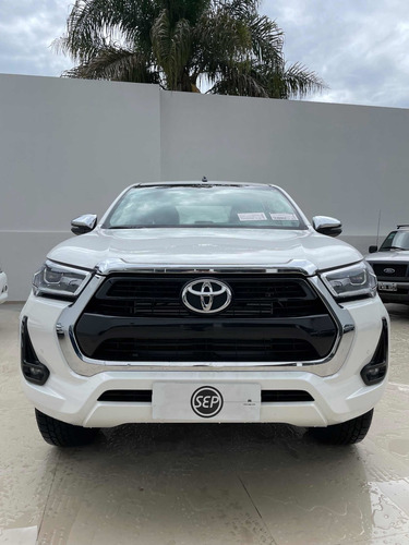 Imagen 3 de 14 de Toyota Hilux 2022 2.4 Cd 150cv 4x2 Sepautos