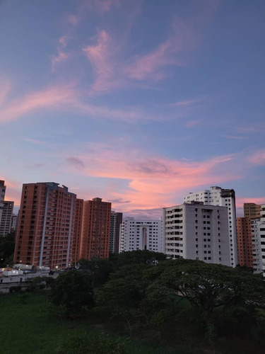 Francisco Manzanilla Vende  Apartamento En Los Mangos Res Taguay Valencia Carabobo Foa-2934