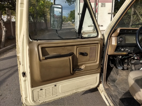 Imagen 10 de 21 de Ford Y Renault 400 Y Master