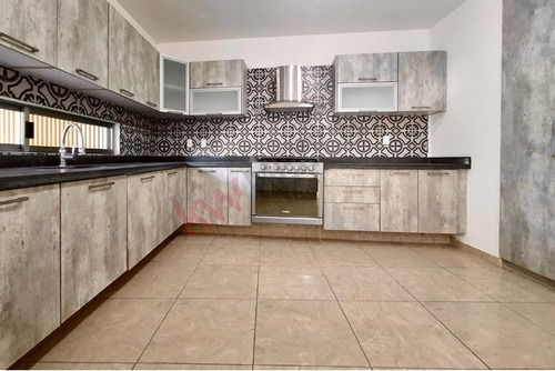 Casa En Venta En Mayorazgo, León! 239 M² Construcción