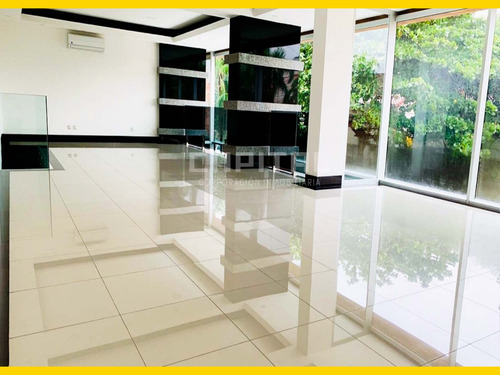 Local Comercial En Alquiler - En Edificio Exclusivo