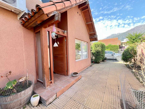 Casa En Condominio De 310 M2 Con Piscina (106395)