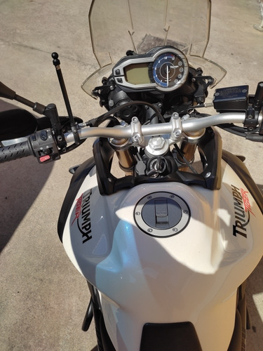 Imagem 10 de 11 de Triumph 800 Abs