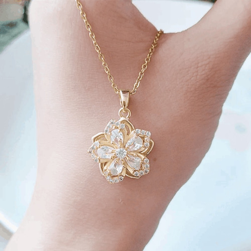 Imagen 4 de 6 de Collar Mujer Dije Flor Giratorio Cristales Dorado Acero Inox