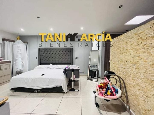 Vendo Casa Excelente Ubicación, Frente A Plaza Shangrila