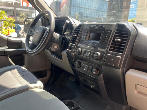 Ford F-150 3.3L XL Doble Cab. 4x2 V6