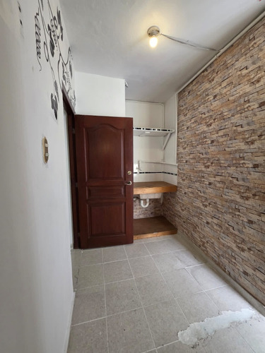 Vendo Amplió Apartamento En Los Kms De La Independencia