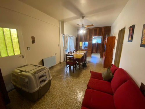 Hermoso Chalet En Hurlingham Con Piscina , Parque Con Area De Usos Multiple