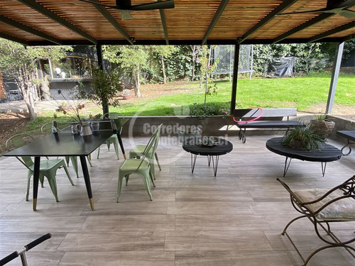 Casa En Venta De 4 Dorm. En Lo Barnechea - El Arrayán